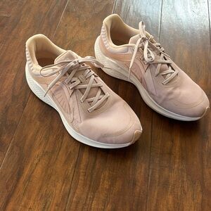 Light Pink size 8 Nike running shoes!